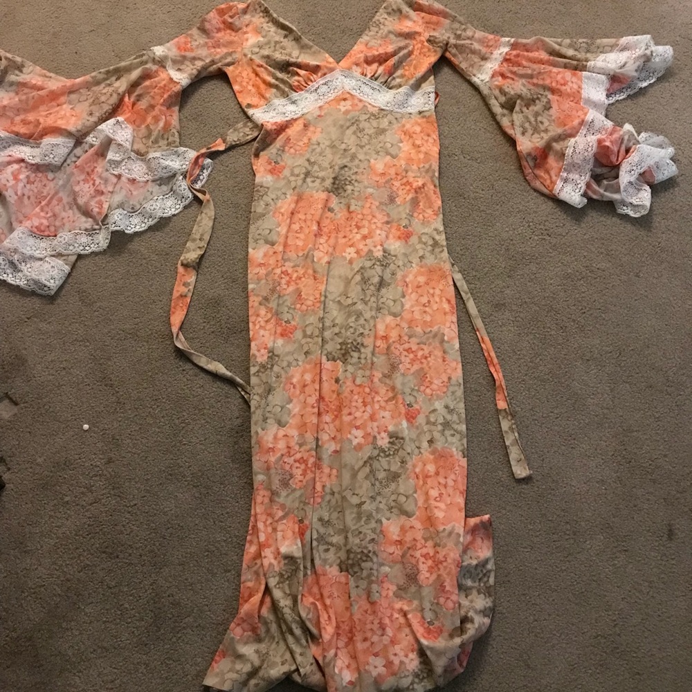 70’s vintage bell sleeve floral dress